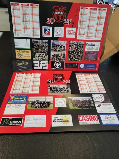 Tableau d'affichage avec des calendriers et des informations sur les événements sportifs.